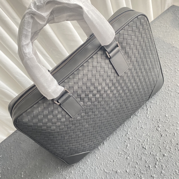 ボッテガヴェネタバッグ側面デザイン